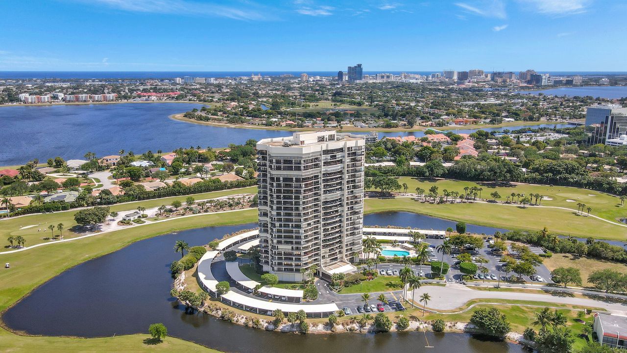 Activo con contrato: $949,000 (3 camas, 2 baños, 2600 Pies cuadrados)