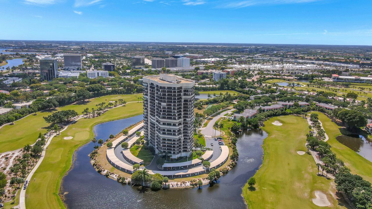 Activo con contrato: $949,000 (3 camas, 2 baños, 2600 Pies cuadrados)