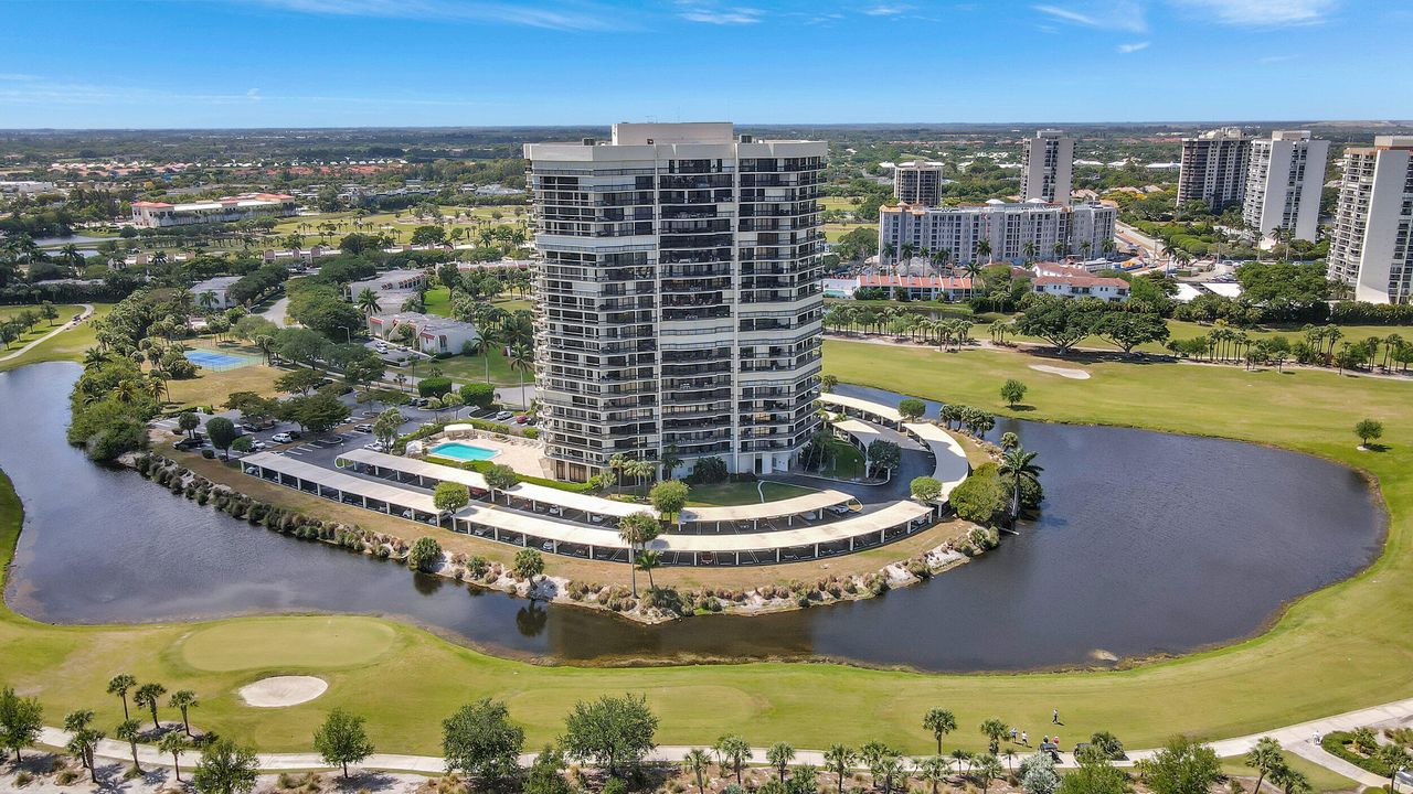 Activo con contrato: $949,000 (3 camas, 2 baños, 2600 Pies cuadrados)