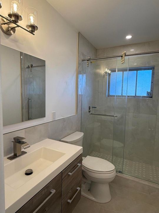 Под контрактом: $1,500 (2 спален, 1 ванн, 829 Квадратных фут)