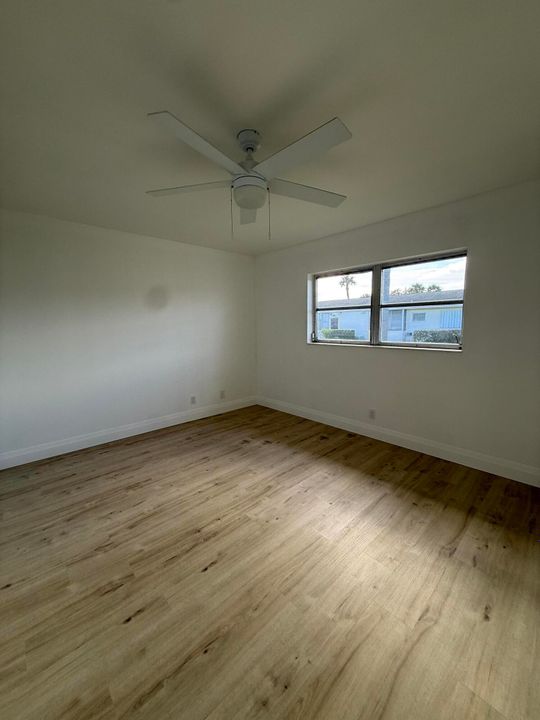 Под контрактом: $1,500 (2 спален, 1 ванн, 829 Квадратных фут)