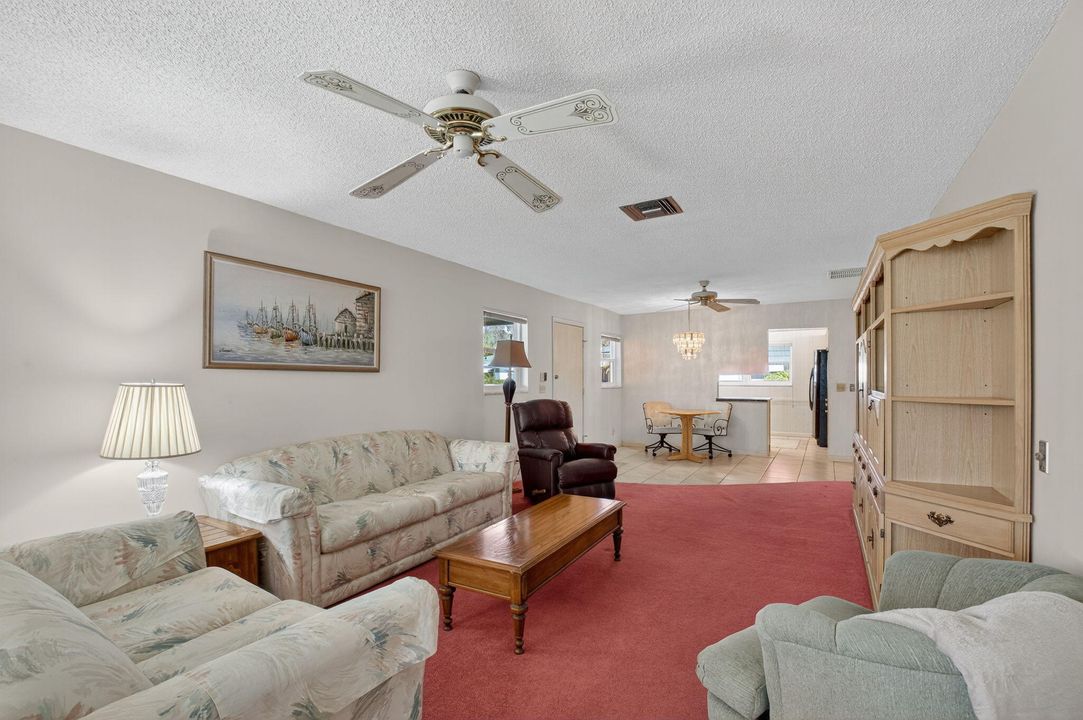 For Sale: $260,000 (2 beds, 2 baths, 1150 Square Feet)