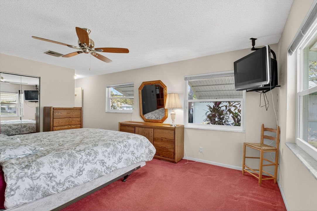 For Sale: $260,000 (2 beds, 2 baths, 1150 Square Feet)