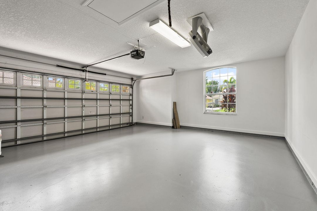 Active With Contract: $519,900 (3 beds, 3 baths, 2314 Square Feet)