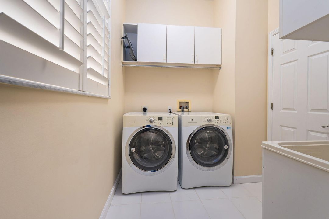 Active With Contract: $519,900 (3 beds, 3 baths, 2314 Square Feet)