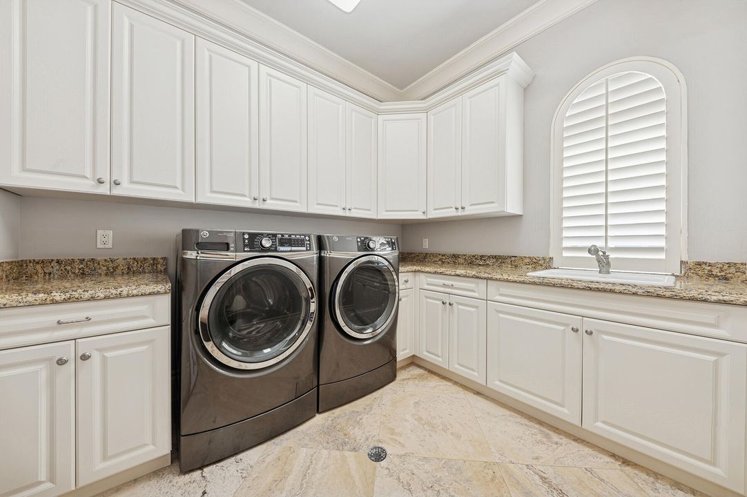 待售: $8,500,000 (5 贝兹, 6 浴室, 5961 平方英尺)