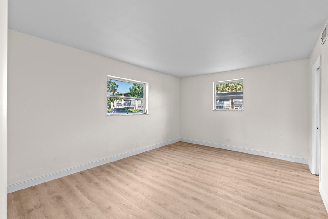 For Sale: $99,000 (2 beds, 1 baths, 894 Square Feet)