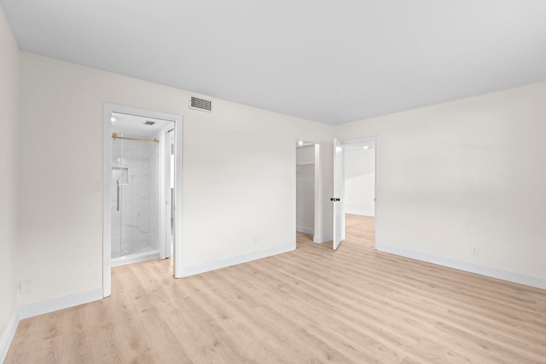 For Sale: $99,000 (2 beds, 1 baths, 894 Square Feet)