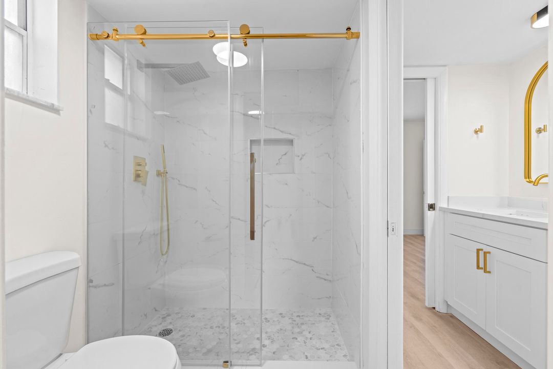 For Sale: $99,000 (2 beds, 1 baths, 894 Square Feet)