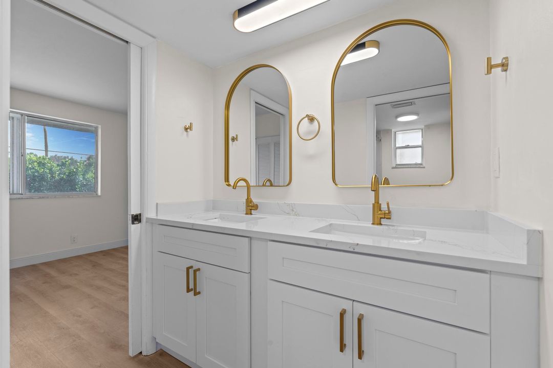 For Sale: $99,000 (2 beds, 1 baths, 894 Square Feet)