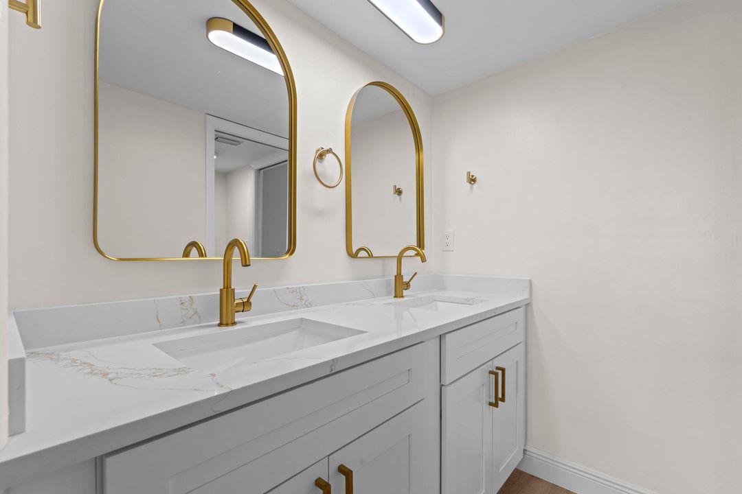 For Sale: $99,000 (2 beds, 1 baths, 894 Square Feet)