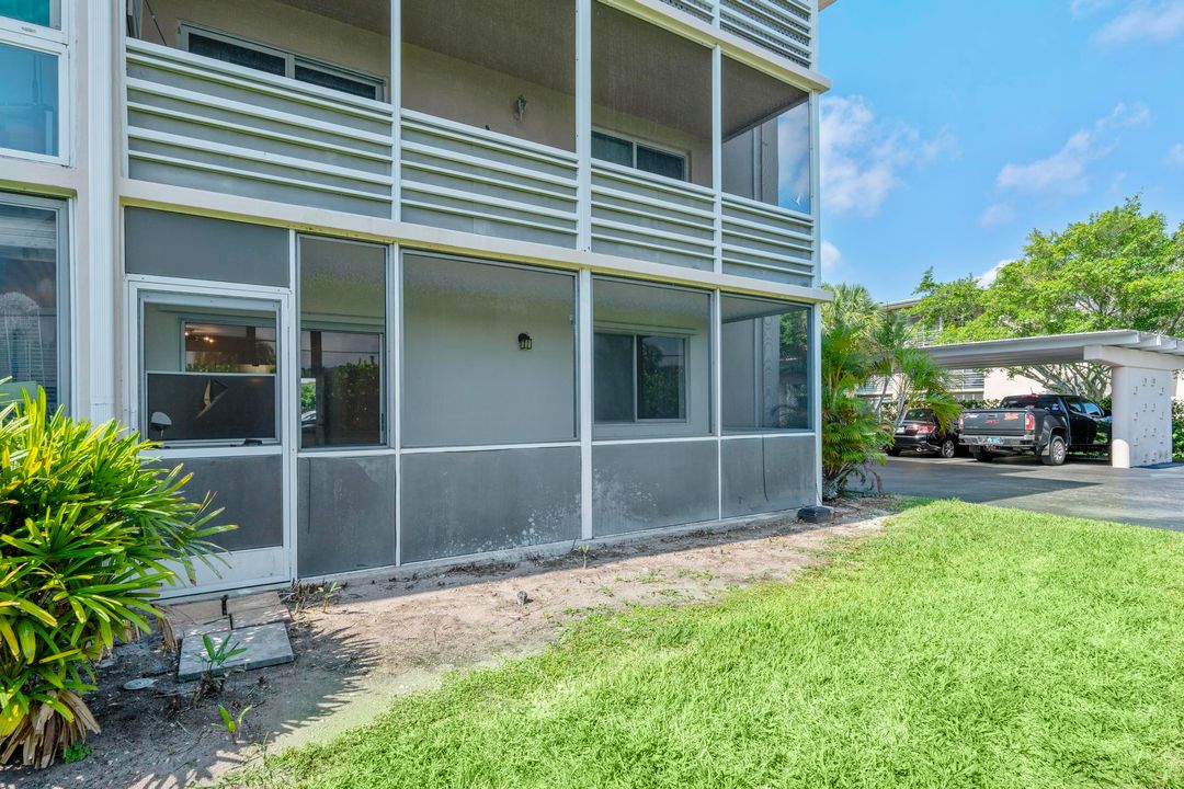 For Sale: $99,000 (2 beds, 1 baths, 894 Square Feet)