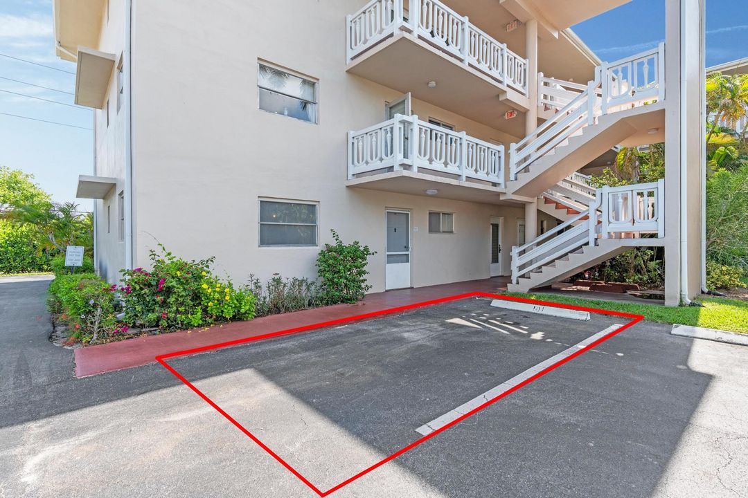 For Sale: $99,000 (2 beds, 1 baths, 894 Square Feet)