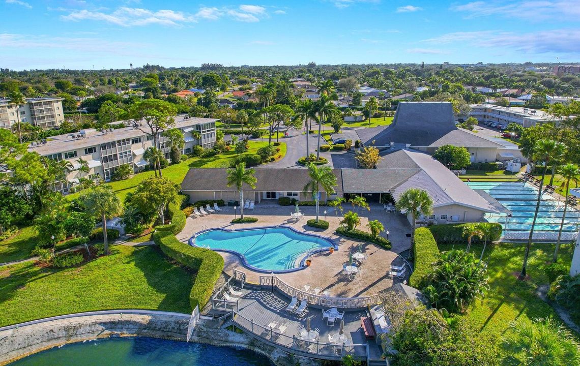 For Sale: $99,000 (2 beds, 1 baths, 894 Square Feet)