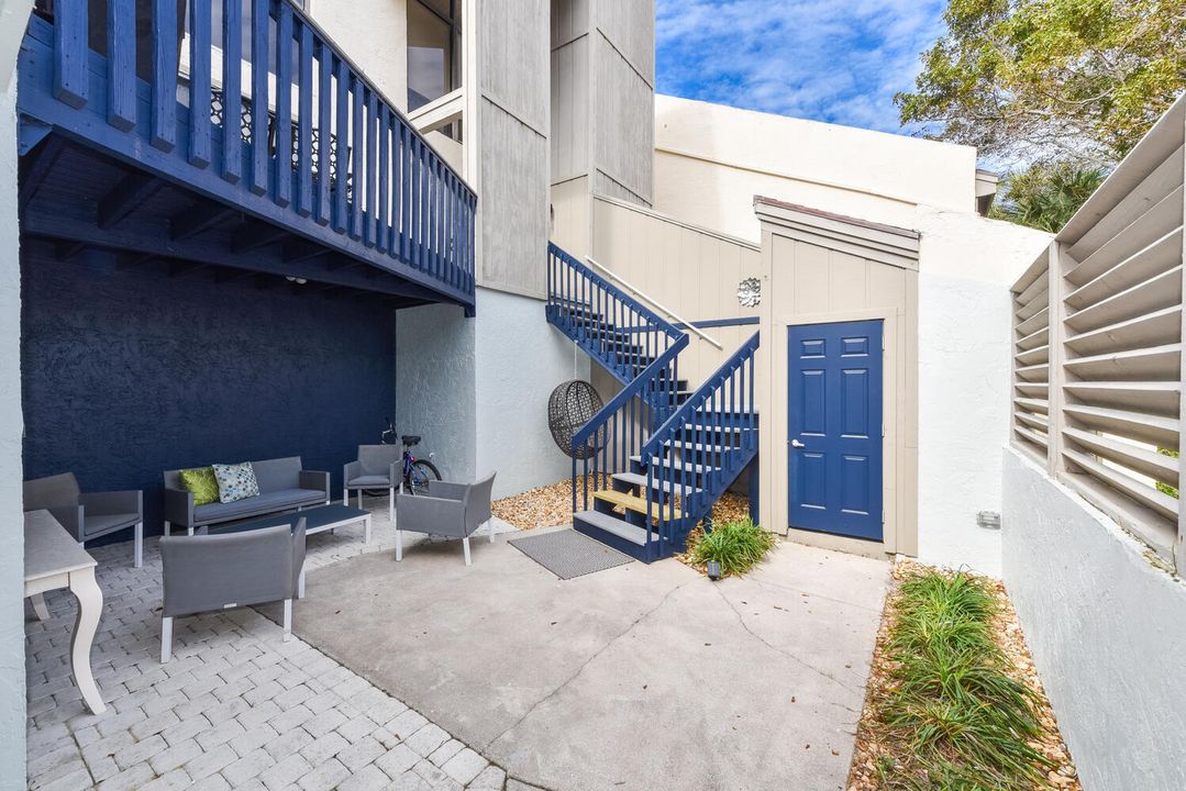 For Rent: $3,000 (1 beds, 2 baths, 1160 Square Feet)