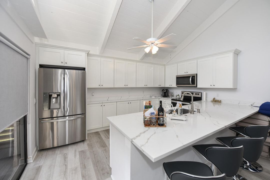 For Rent: $3,000 (1 beds, 2 baths, 1160 Square Feet)