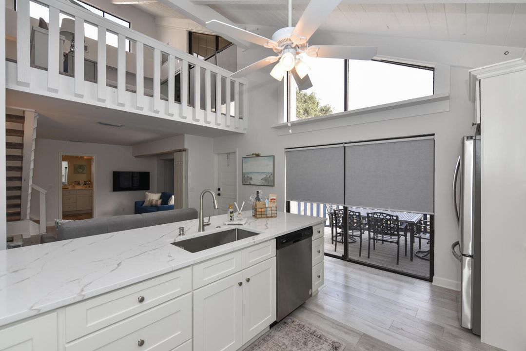 For Rent: $3,000 (1 beds, 2 baths, 1160 Square Feet)