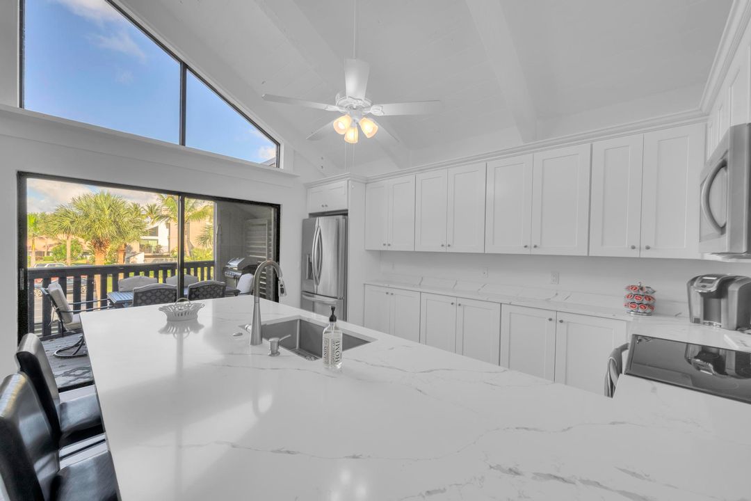 For Rent: $3,000 (1 beds, 2 baths, 1160 Square Feet)