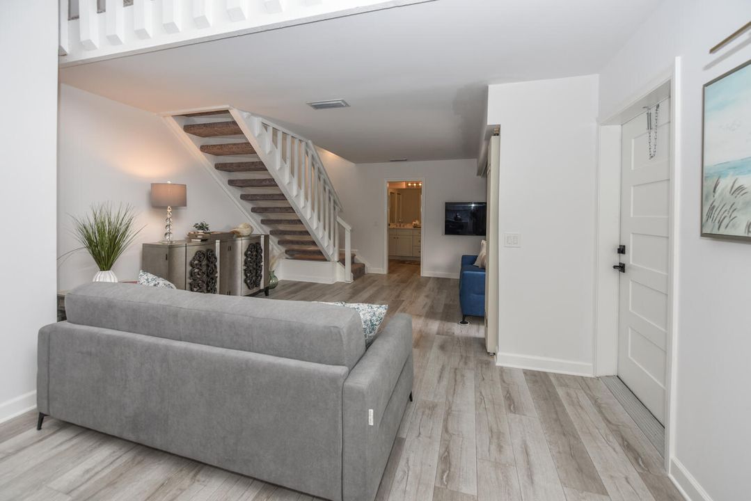 For Rent: $3,000 (1 beds, 2 baths, 1160 Square Feet)