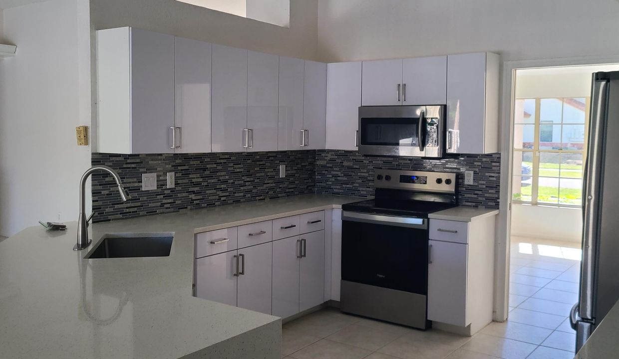 出租: $4,500 (4 贝兹, 2 浴室, 2373 平方英尺)