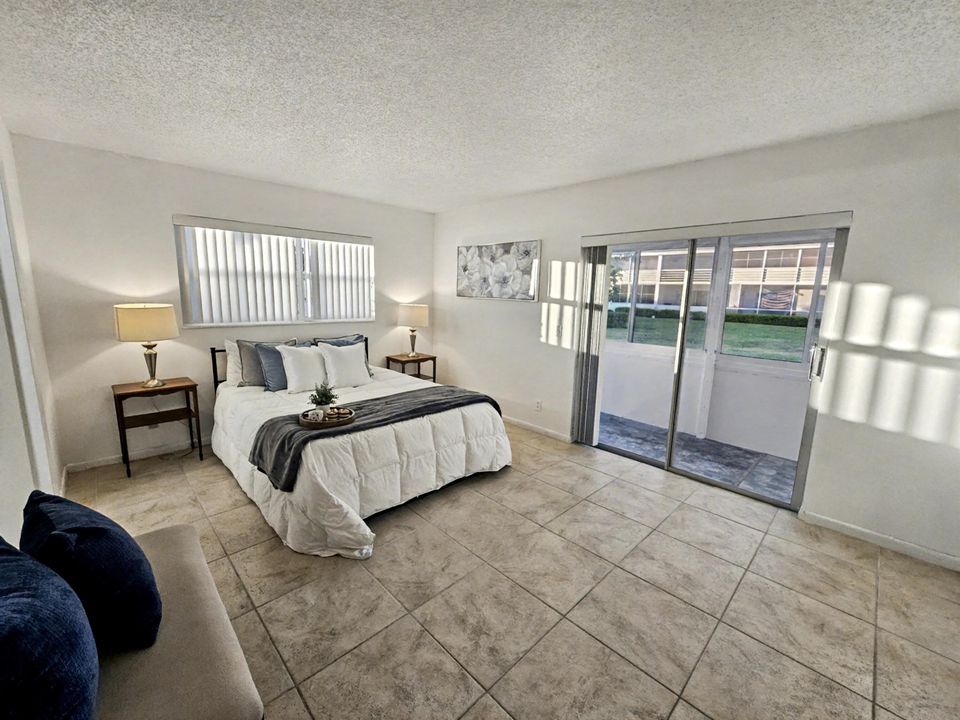 For Sale: $77,000 (1 beds, 1 baths, 702 Square Feet)