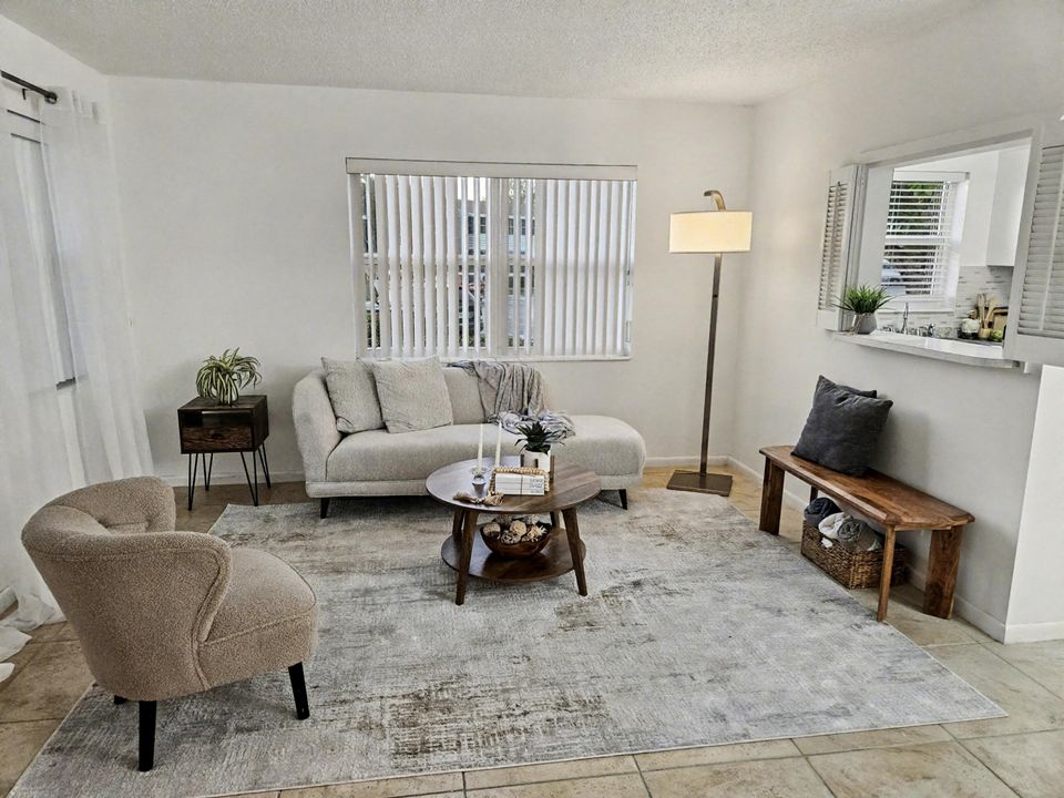 For Sale: $77,000 (1 beds, 1 baths, 702 Square Feet)