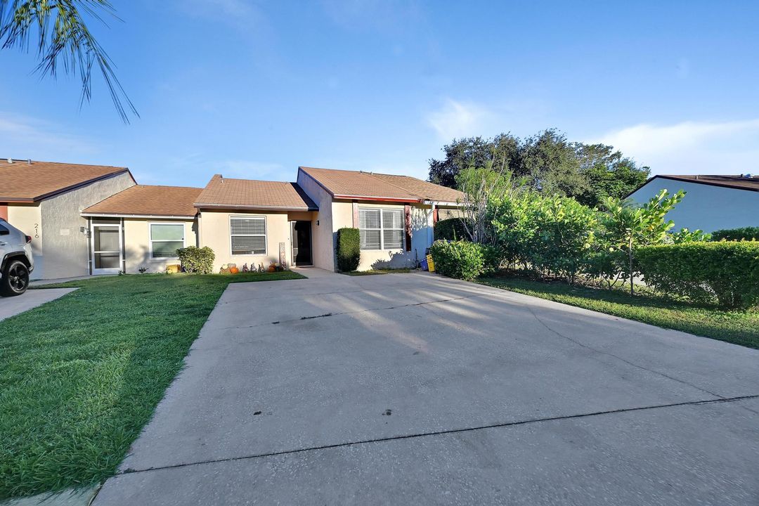 待售: $350,000 (2 贝兹, 2 浴室, 1049 平方英尺)