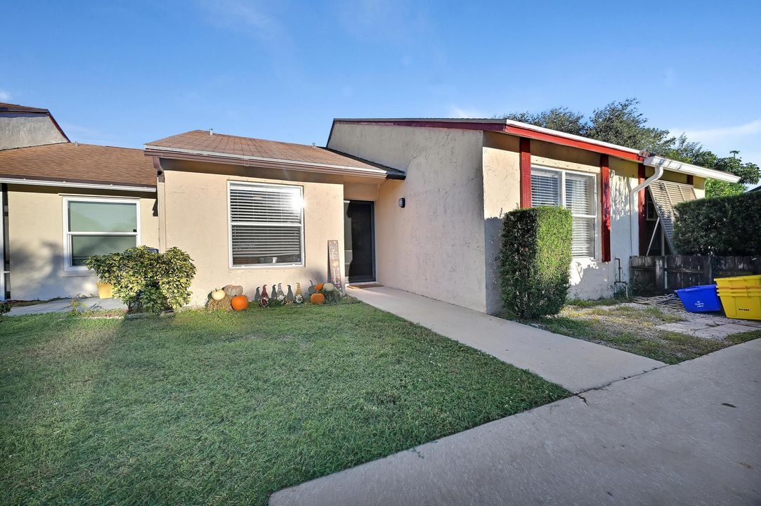 待售: $350,000 (2 贝兹, 2 浴室, 1049 平方英尺)