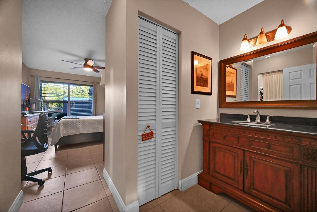 待售: $350,000 (2 贝兹, 2 浴室, 1049 平方英尺)