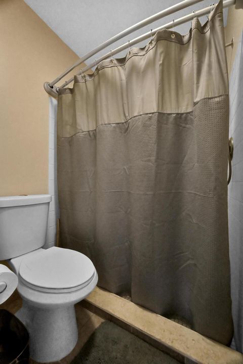 待售: $350,000 (2 贝兹, 2 浴室, 1049 平方英尺)