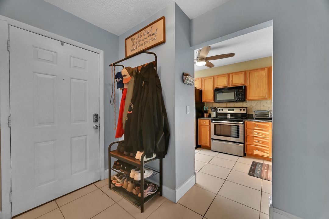 待售: $350,000 (2 贝兹, 2 浴室, 1049 平方英尺)