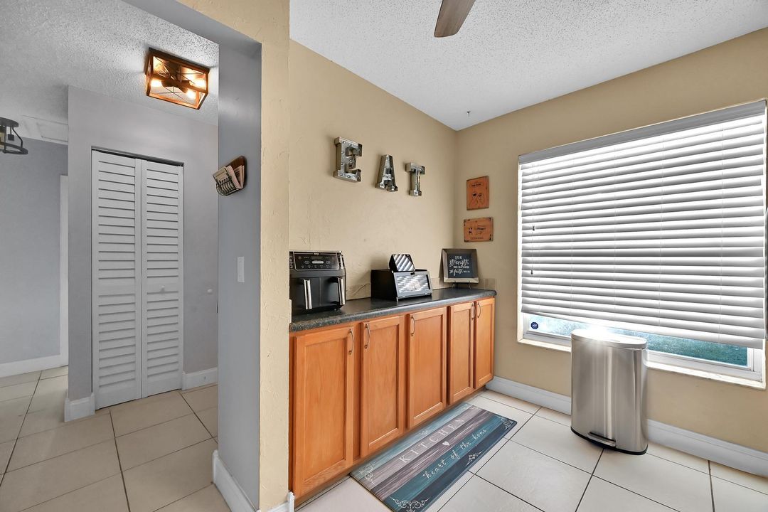 待售: $350,000 (2 贝兹, 2 浴室, 1049 平方英尺)