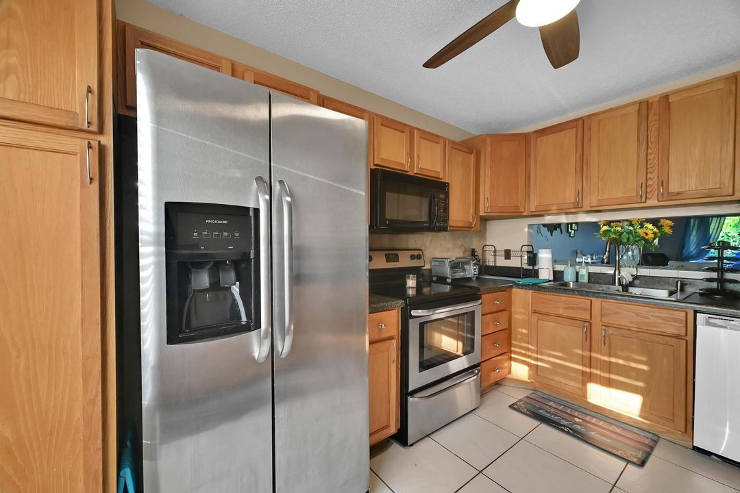 待售: $350,000 (2 贝兹, 2 浴室, 1049 平方英尺)