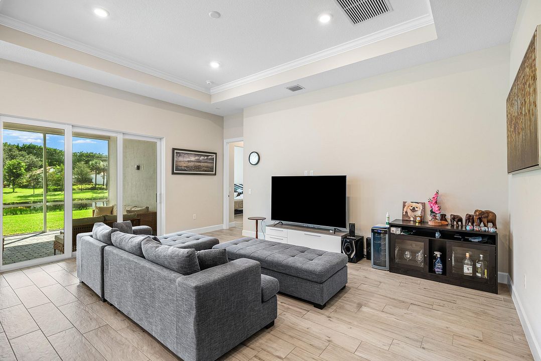 For Sale: $1,274,000 (3 beds, 2 baths, 2099 Square Feet)