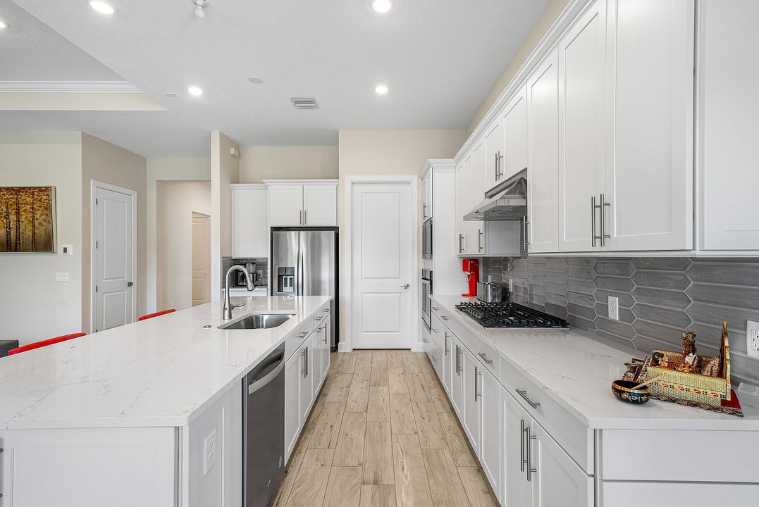 For Sale: $1,274,000 (3 beds, 2 baths, 2099 Square Feet)