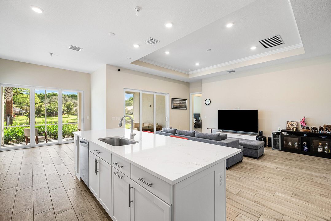 For Sale: $1,274,000 (3 beds, 2 baths, 2099 Square Feet)