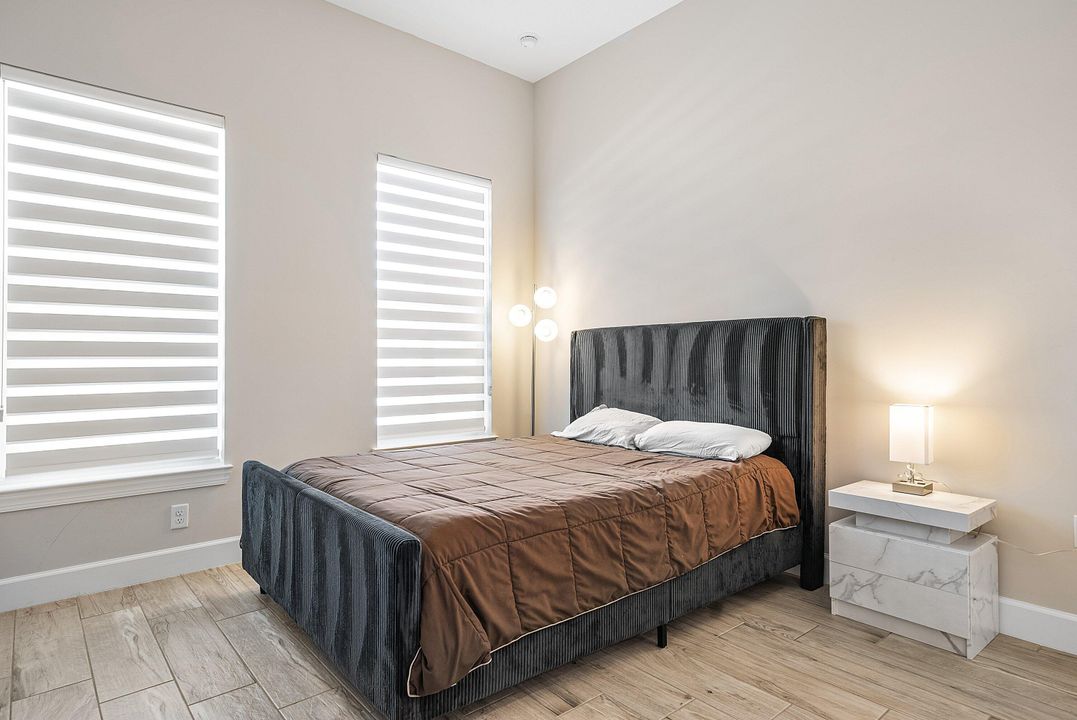 For Sale: $1,274,000 (3 beds, 2 baths, 2099 Square Feet)