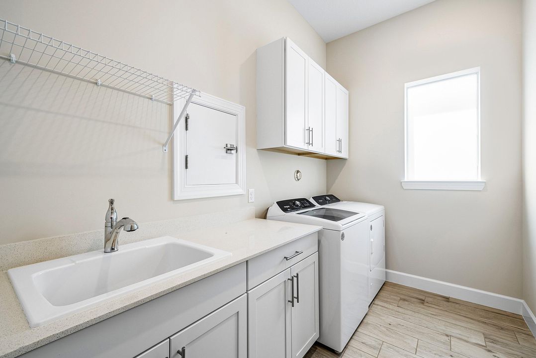 For Sale: $1,274,000 (3 beds, 2 baths, 2099 Square Feet)