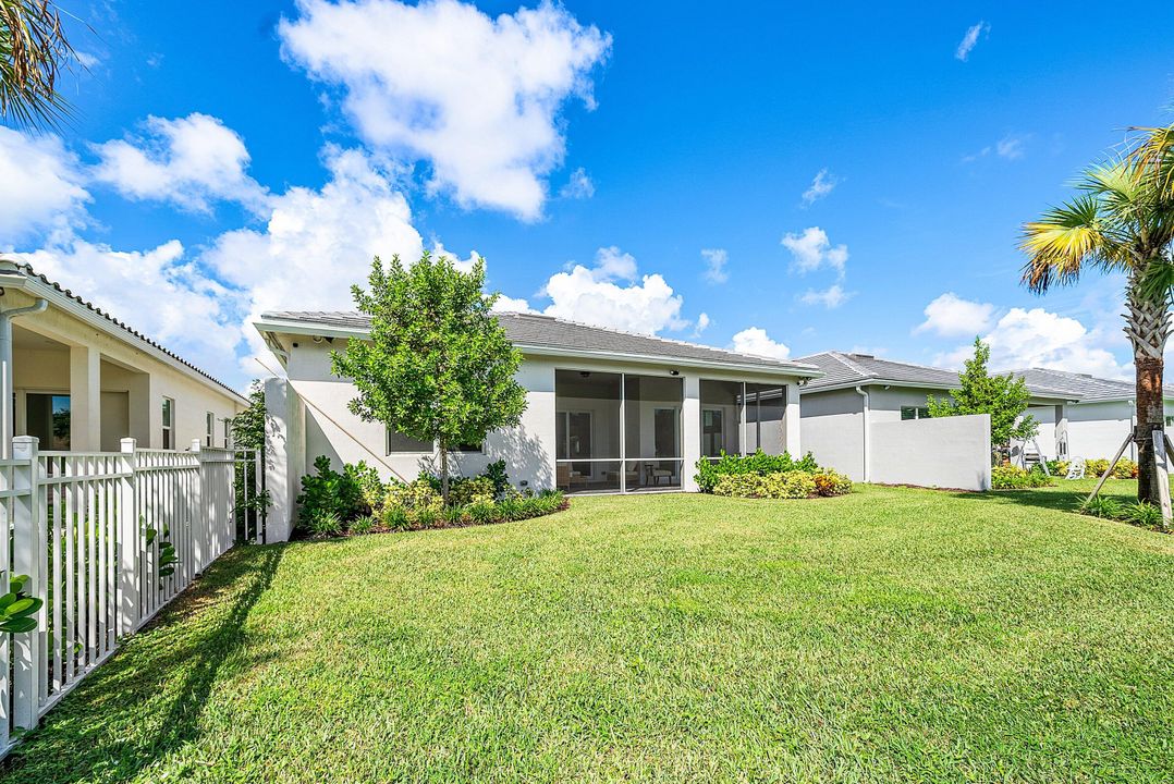 For Sale: $1,274,000 (3 beds, 2 baths, 2099 Square Feet)
