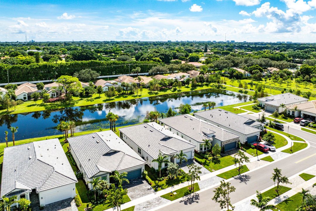 For Sale: $1,274,000 (3 beds, 2 baths, 2099 Square Feet)