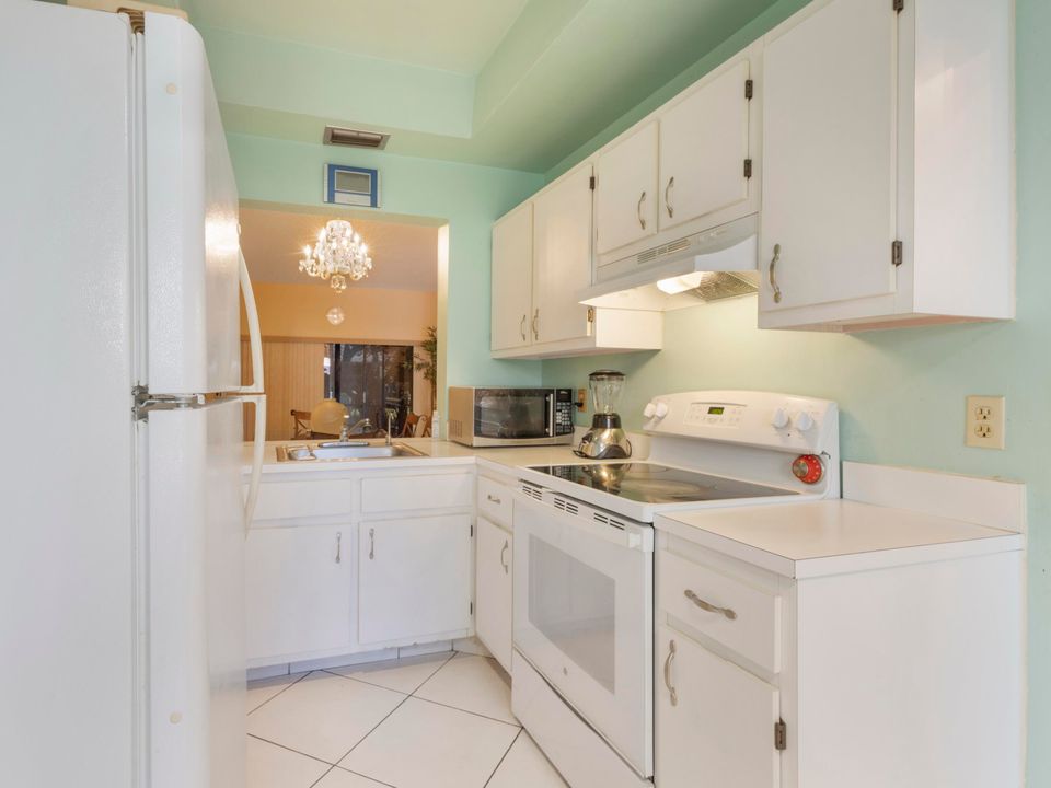 For Sale: $259,990 (2 beds, 2 baths, 1123 Square Feet)