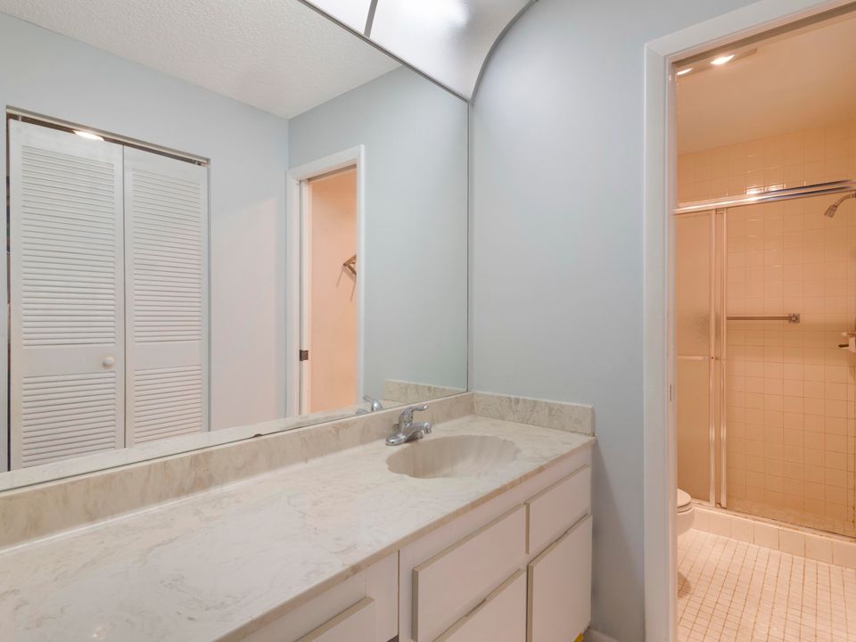 For Sale: $259,990 (2 beds, 2 baths, 1123 Square Feet)