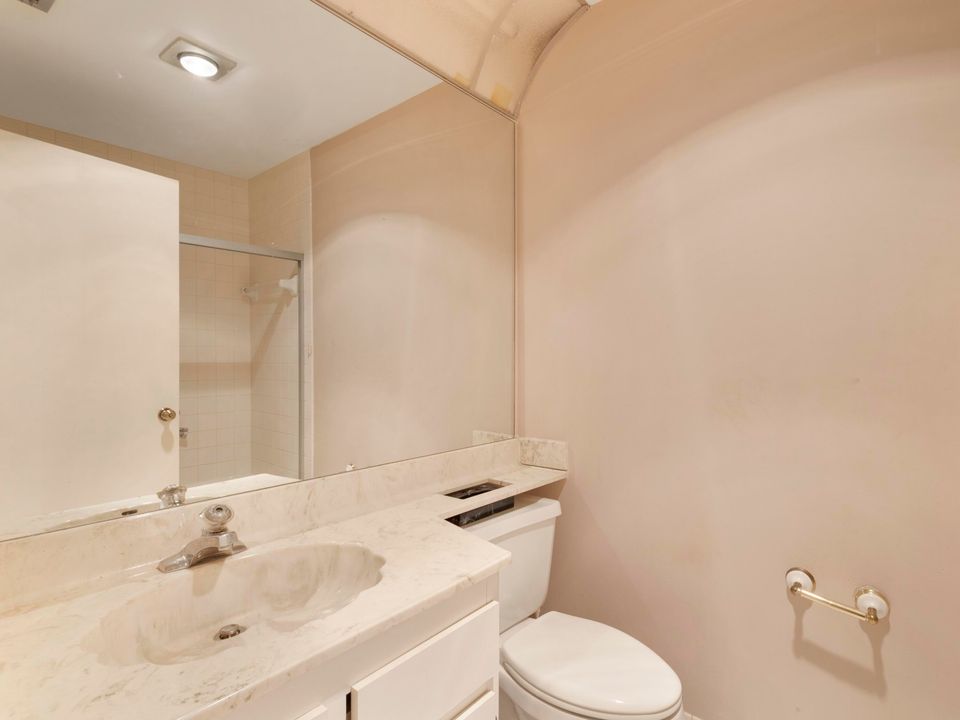 For Sale: $259,990 (2 beds, 2 baths, 1123 Square Feet)