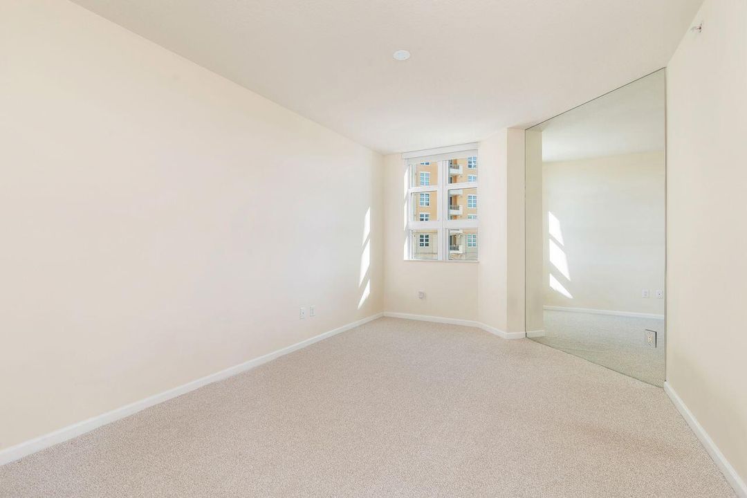 Под контрактом: $2,299 (1 спален, 1 ванн, 893 Квадратных фут)