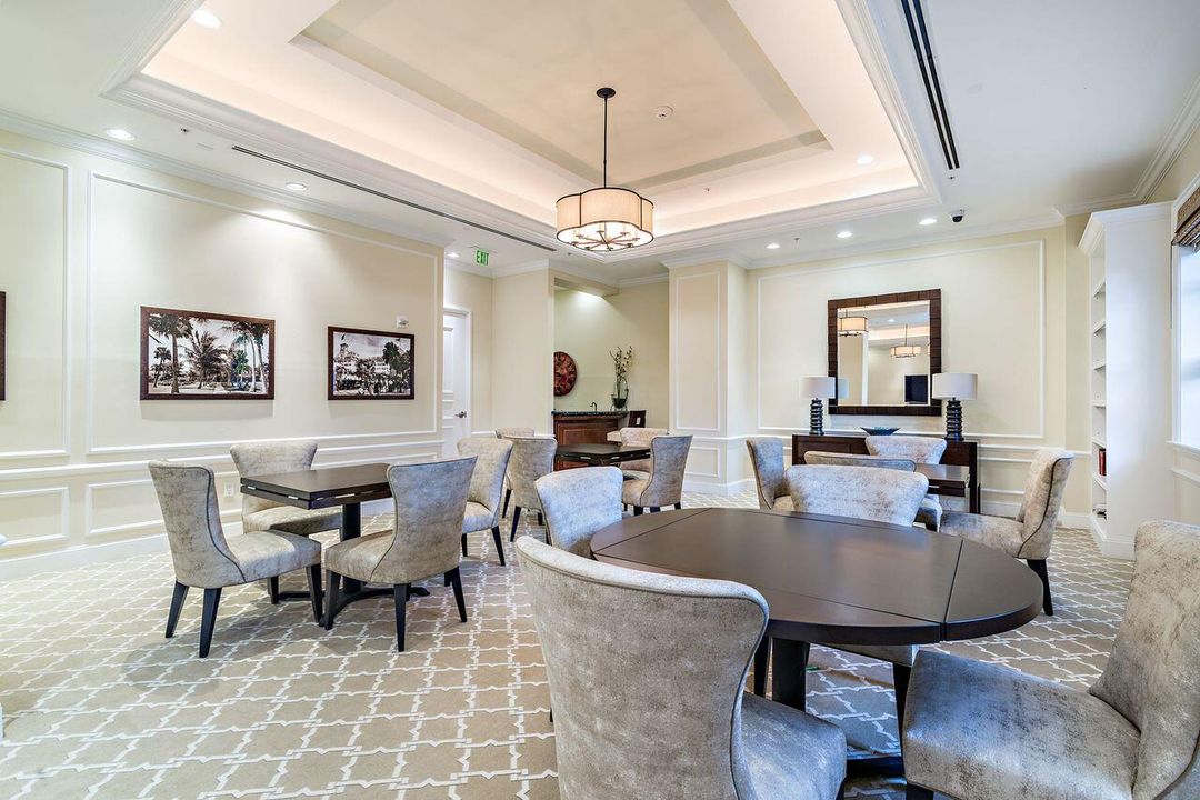 Под контрактом: $2,299 (1 спален, 1 ванн, 893 Квадратных фут)