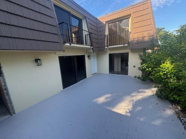 Под контрактом: $2,250 (2 спален, 2 ванн, 1235 Квадратных фут)