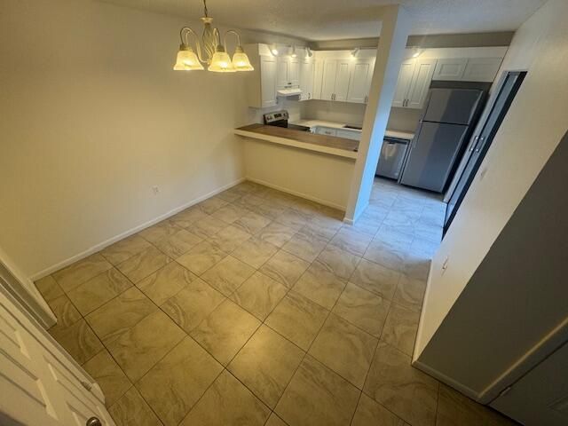 Под контрактом: $2,250 (2 спален, 2 ванн, 1235 Квадратных фут)