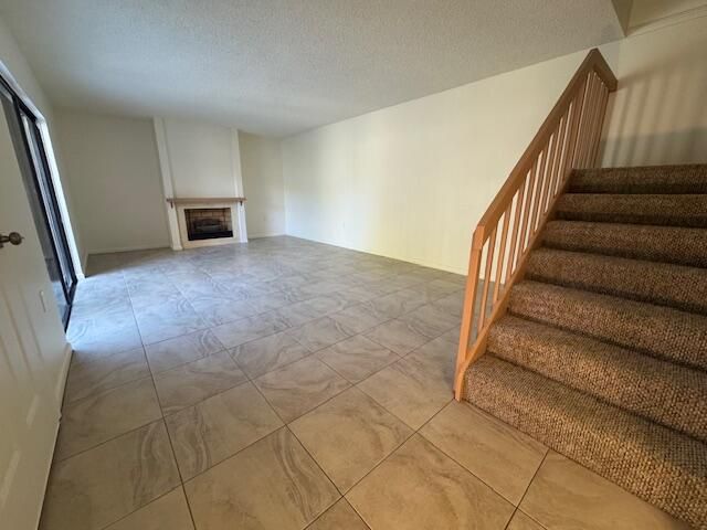 Под контрактом: $2,250 (2 спален, 2 ванн, 1235 Квадратных фут)