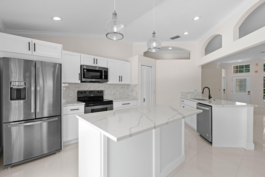 Active With Contract: $4,500 (3 beds, 2 baths, 1593 Square Feet)