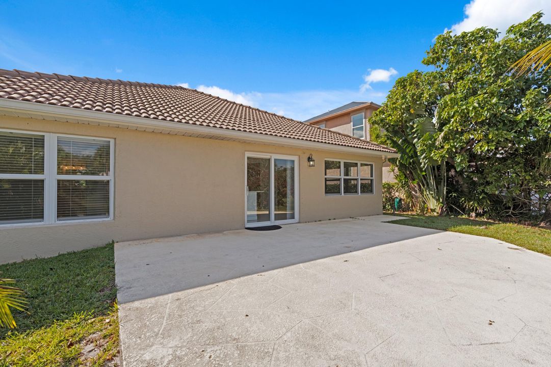 Active With Contract: $4,500 (3 beds, 2 baths, 1593 Square Feet)